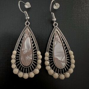 Fashion Jewelry Silver and Cream Teardrop Earrings Mother of Pearl in the middle